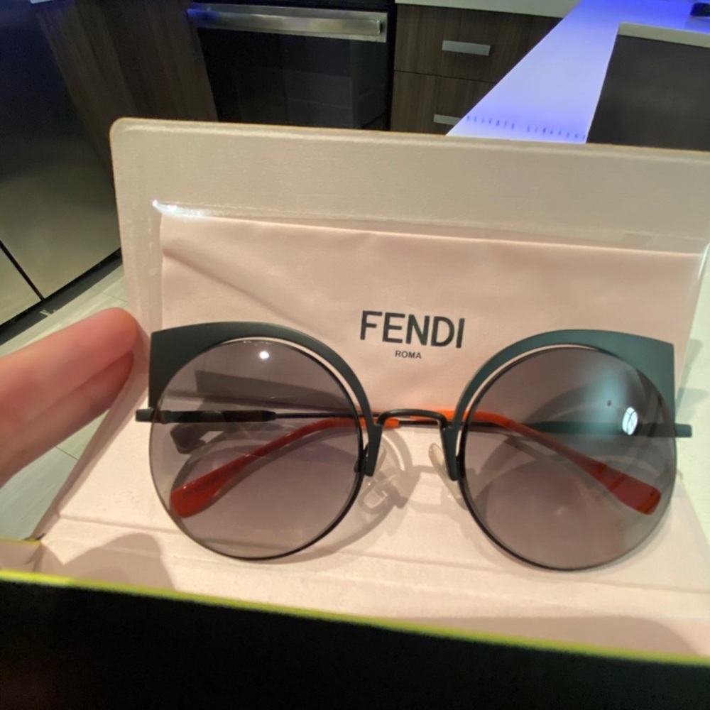 FENDI SUNGLASSES